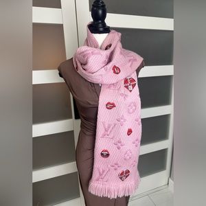 SOLD Louis Vuitton Logomania Lucky Charm scarf - 🧣 limited edition